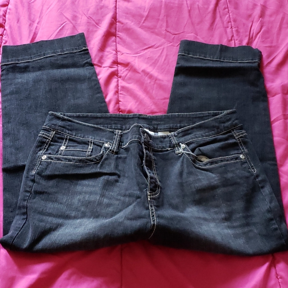 Ladies Jean Capris - Picture 3 of 4